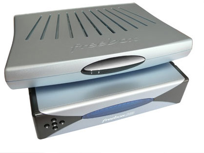 Quand le salon a basculé : Enquête sur la Freebox V5, la boîte grise qui a redessiné le paysage numérique français